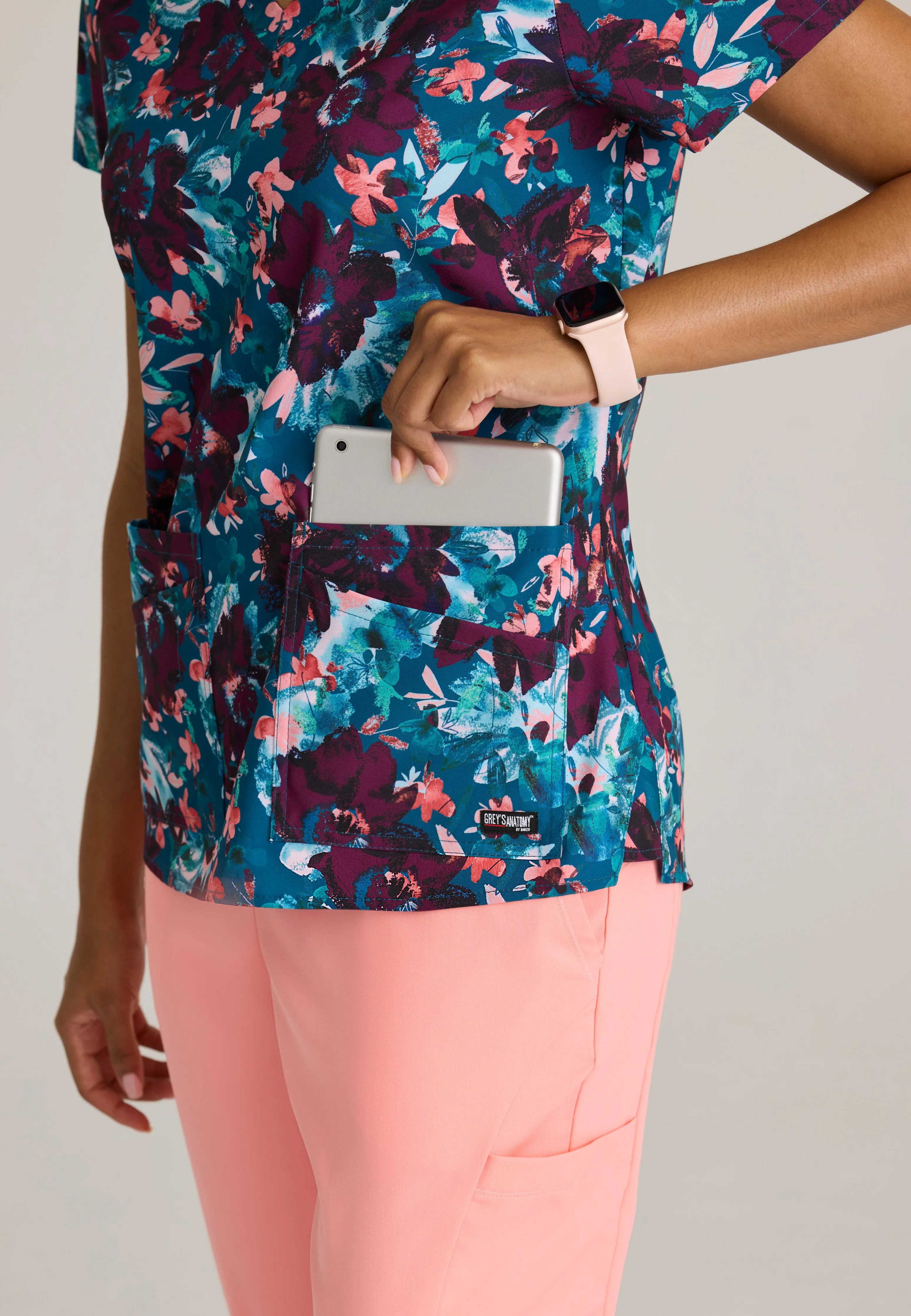 Ella Print Top 4-Pocket Print Scrub Top