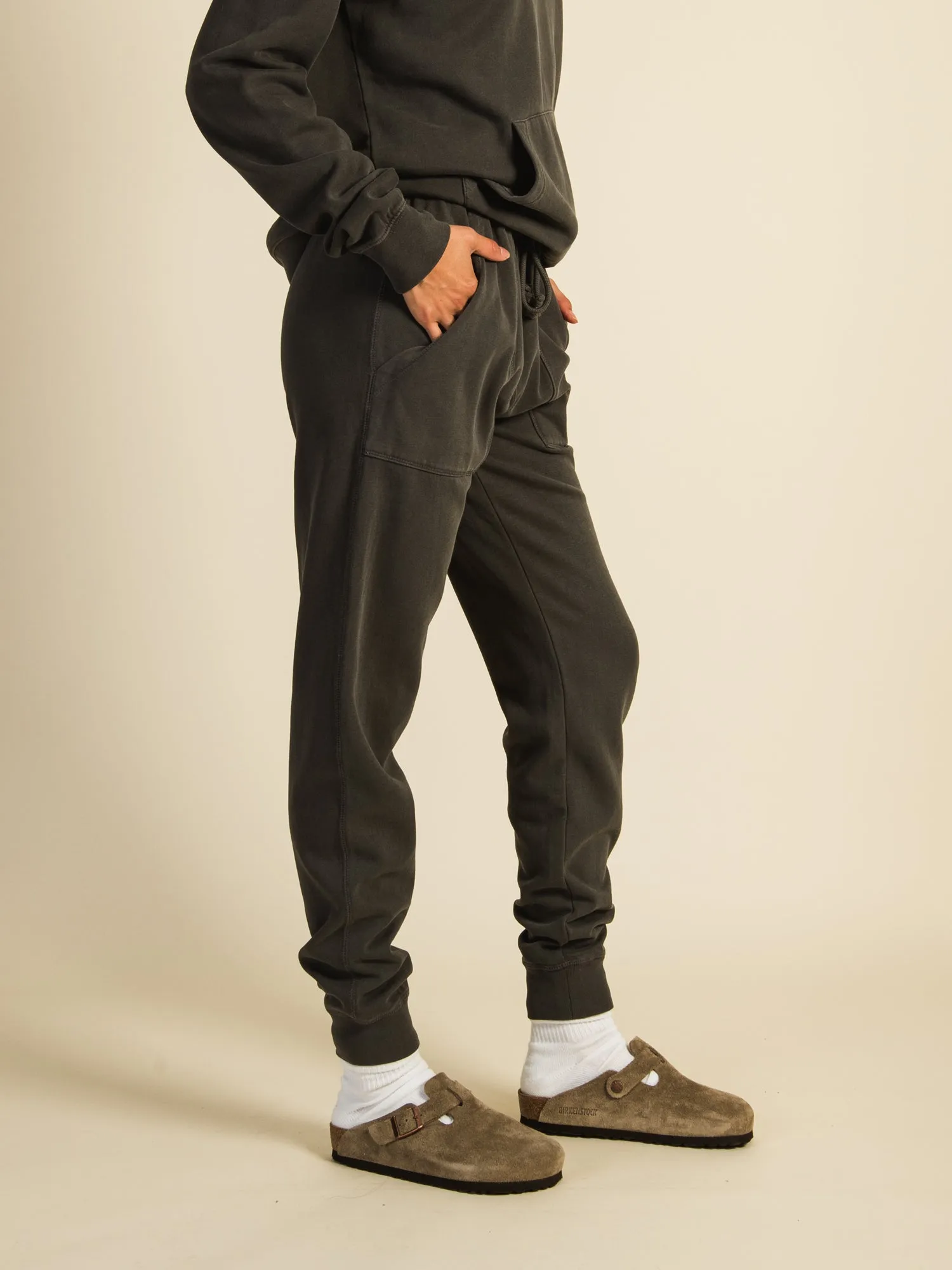 HARLOW HIGH RISE FLEECE JOGGER - CHARCOAL